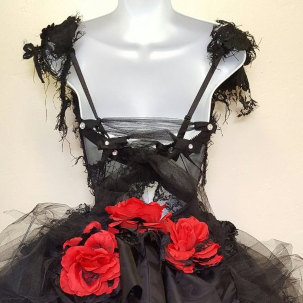 BELLA BLACK SWAN Goth Corset Wedding Gown Set - Picture 4 of 9
